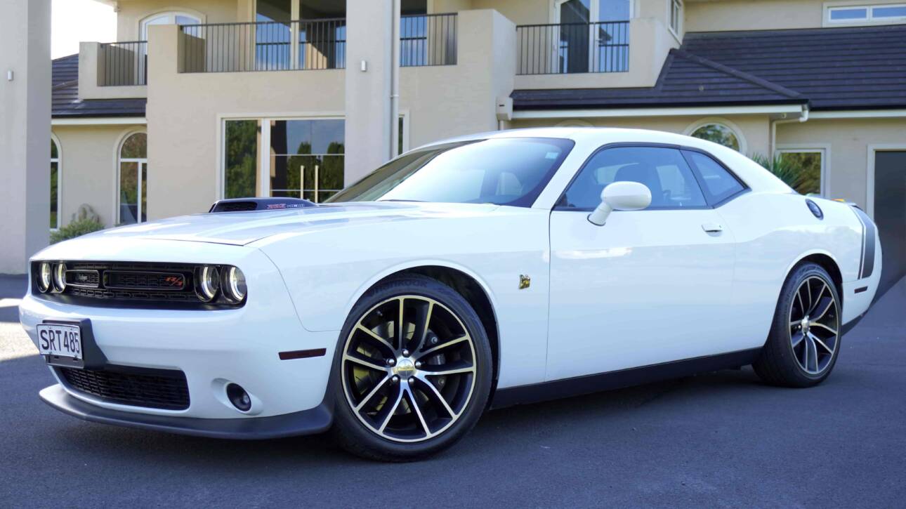 2016 Dodge Challenger 392 HEMI Scat Pack Shaker